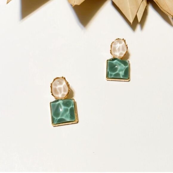Anthro geo shape in green #91 - Picture 1 of 6